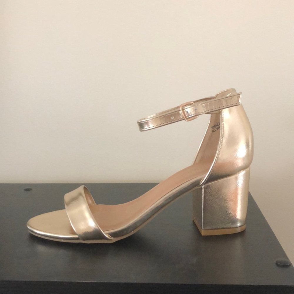New in box Bamboo block heels